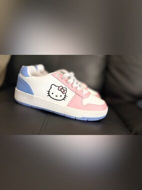 Hello Kitty Women's Pink White Blue Casual Court Sneaker Shoes Size 9 NWT